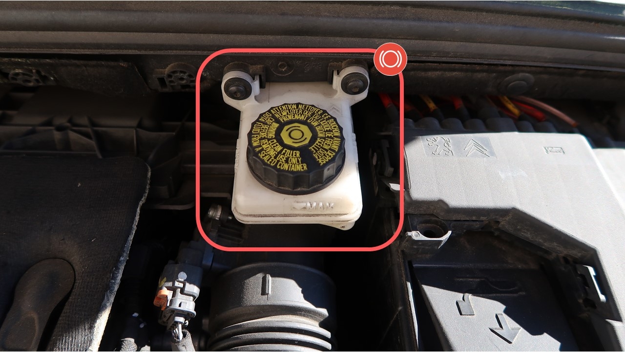 Vérifier le niveau d'huile du moteur de sa voiture, comment et pourquoi ?